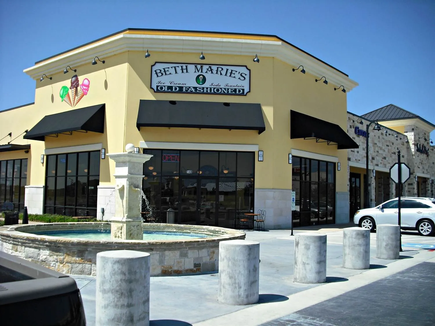 MARKET SQUARE AT UNICORN LAKE