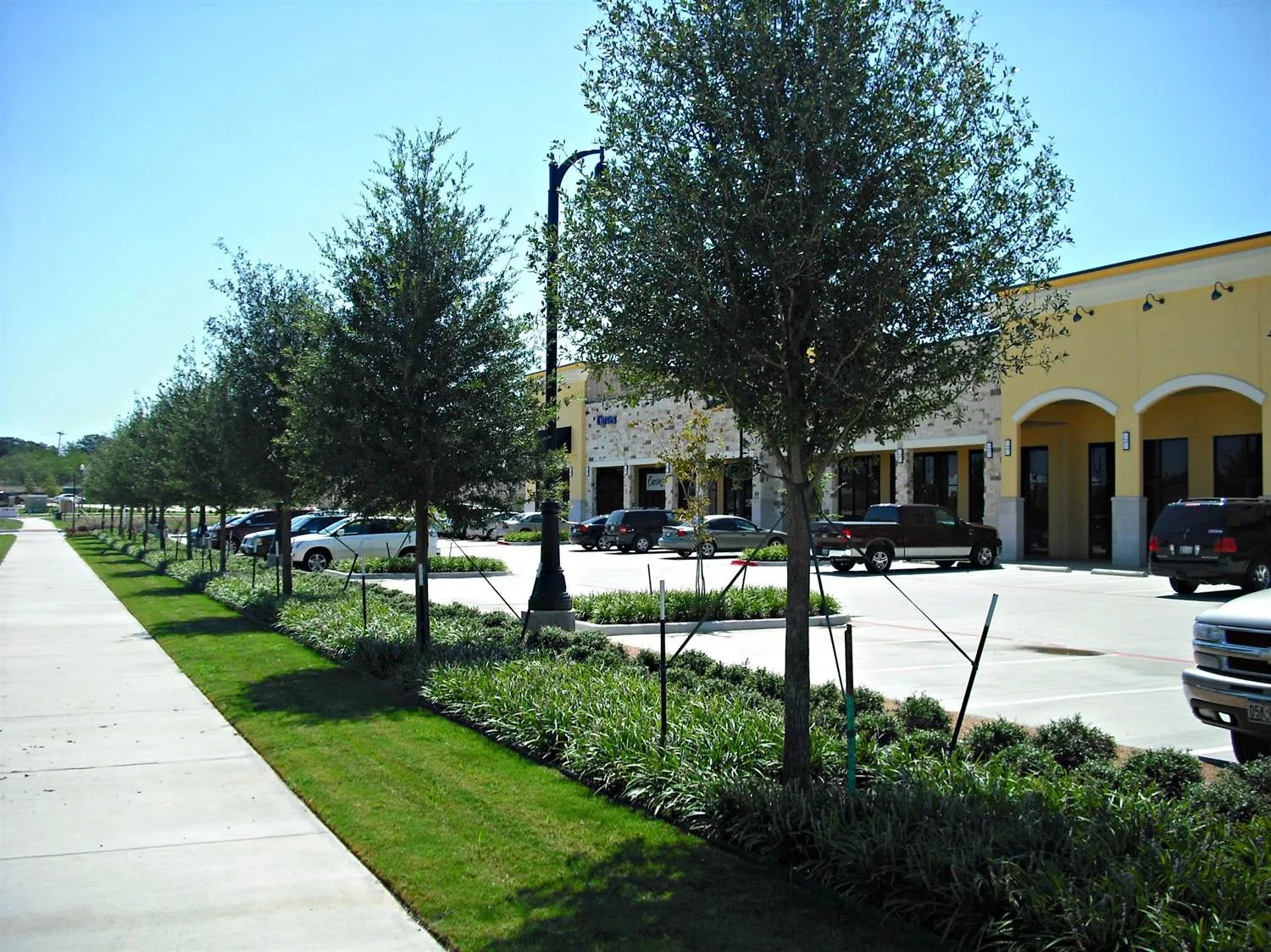 MARKET SQUARE AT UNICORN LAKE