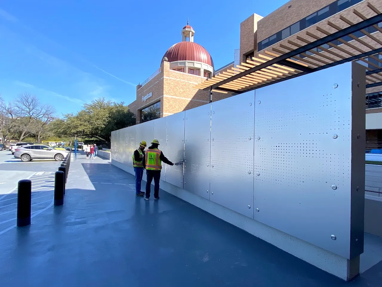 MARGOT PEROT WOMEN'S CENTER ROOFTOP PLAZA AND ENTRY PORTE COCHERE